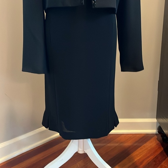 ⭐️Ruffle Bottom Straight Black Skirt size 14 - Picture 2 of 8